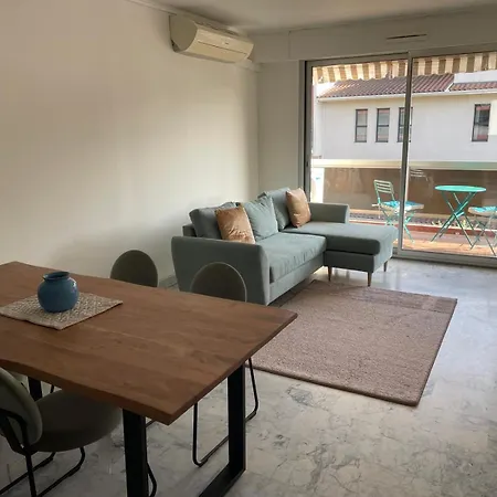 Beaux Arts - 2 Chambres, Parking, Balcon, Climatisation Et Piscine * Montpellier